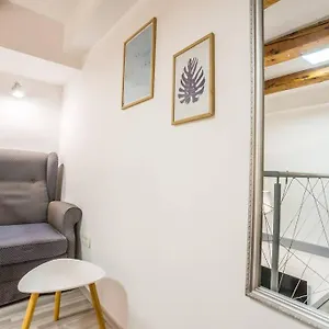 Apartma N'poznam Tobacna Appartamento